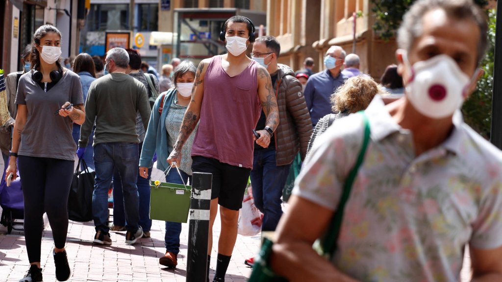 Ţara din Europa unde rişti de astăzi amenzi până la 30.000 de euro dacă nu porţi mască pe stradă