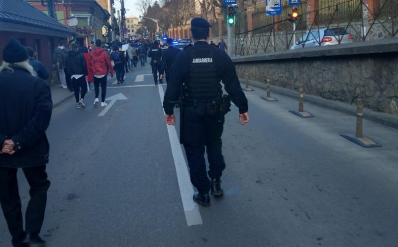 Inca 12 amenzi dupa protestele din Cluj: ''Se fac verificări pentru identificarea persoanelor care au participat la aceste manifestații''