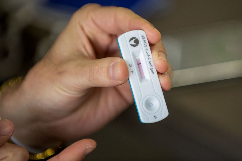 Mulţi români ajung la spital abia când nu mai pot respira și după ce s-au tratat "după ureche"