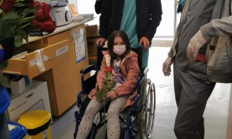 Flori pentru salvatori. Personalul medical din spitale, felicitat de clujeni
