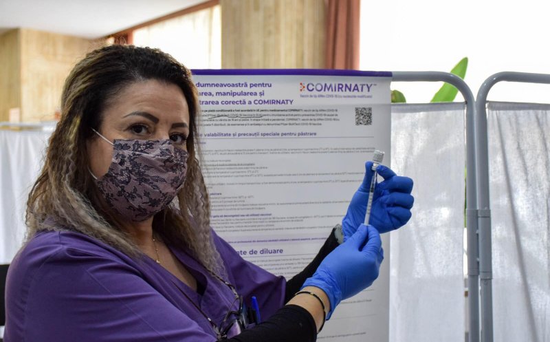 Pfizer sau Cominarty? Ce vaccin se administrează de fapt