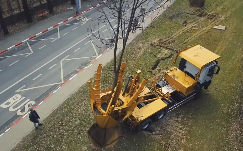 Clujenii cer un utilaj de replantat arbori în oraș, după modelul Sibiu. VEZI cum lucrează / UPDATE: SURPRIZĂ, Clujul are utilajul!