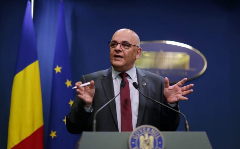Ce spune Raed Arafat despre poza în care apare fără mască la cumpărături