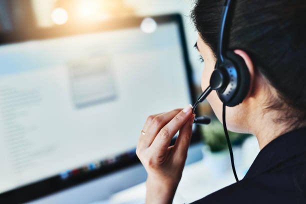 Linie telefonică de sprijin emoțional pentru persoanele afectate de pandemie. Răspund psihologi din Cluj