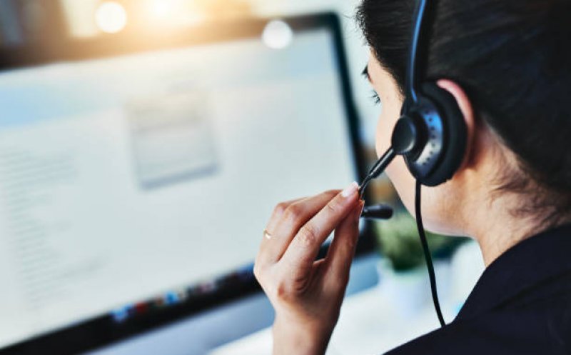 Linie telefonică de sprijin emoțional pentru persoanele afectate de pandemie. Răspund psihologi din Cluj