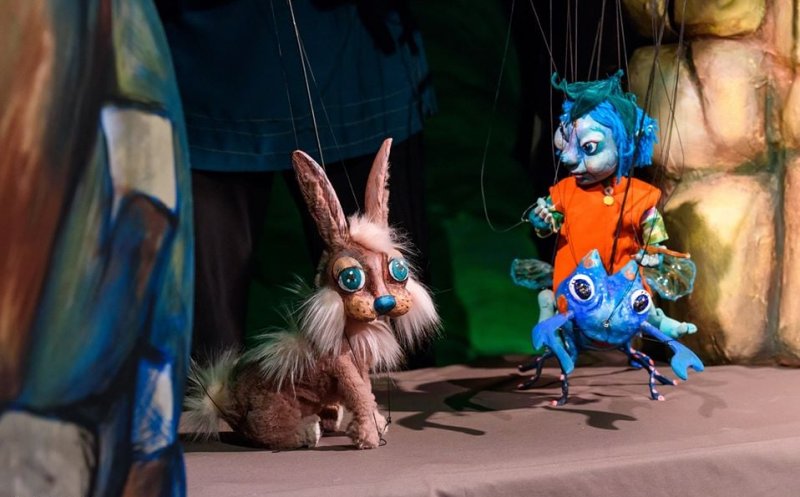 Teatrul de Păpuși „Puck” din Cluj continuă seria de spectacole online. Programul săptămânii