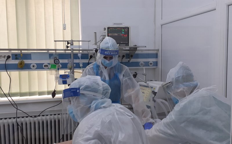 Modificări în spitale: Preoţii şi rudele pacienţilor cu COVID vor avea acces la ATI
