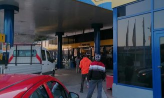 Benzinăriile din Cluj, luate cu asalt: „O noua zi de vineri, noi cozi la “ALIMENTARA”. Noroc ca nu alimenteaza nimeni”