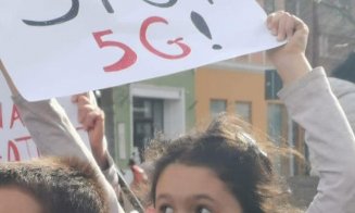 Șoșoacă a scos copiii în linia întâi la protestul de la Cluj-Napoca