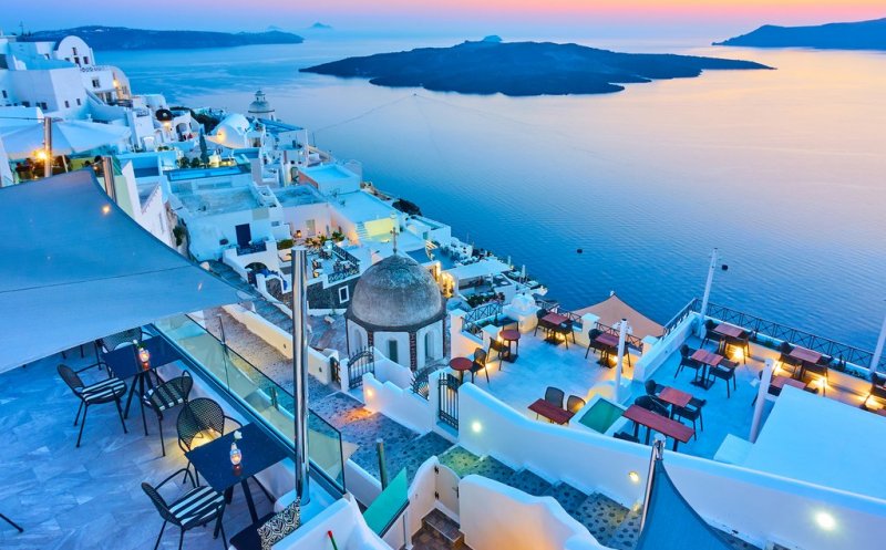 Liber la vacanțe în Grecia, din 16 aprilie. În ce condiţii putem călători şi cum evităm carantina la întoarcere