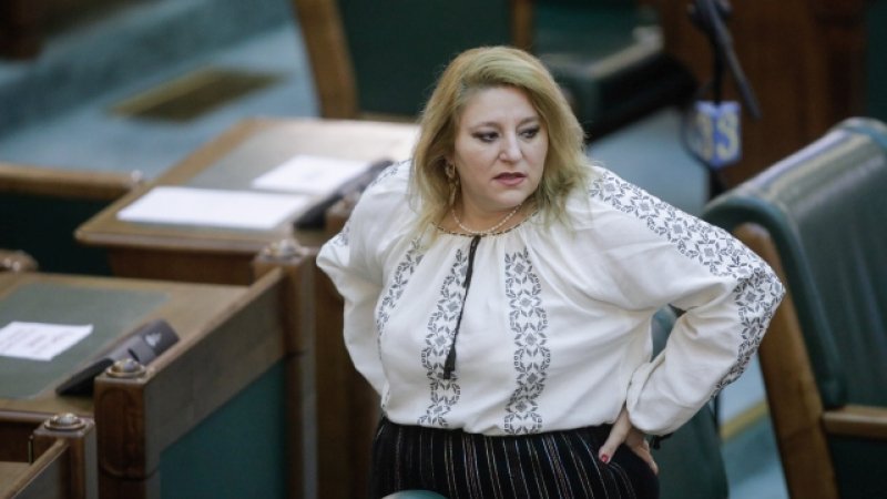 YouTube amenință că va închide pagina Senatului deoarece  Diana Şoşoacă instigă la nepurtarea măştii