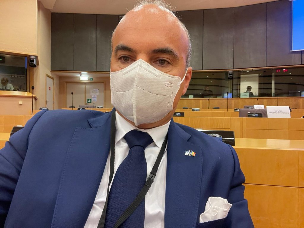 Rareş Bogdan: Paşaportul de vaccinare împotmolit de protecția datelor cu caracter personal