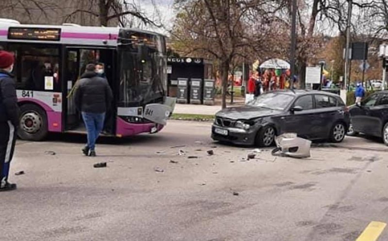 Accident cu două mașini și un autobuz lângă Cluj Arena