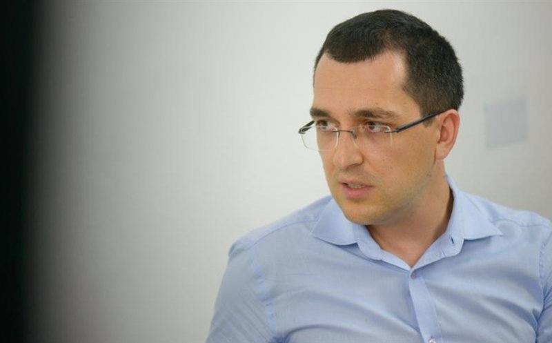 Vlad Voiculescu a ieșit la atac: „Premierul Cîțu s-a transformat în primul epidemiolog al țării”