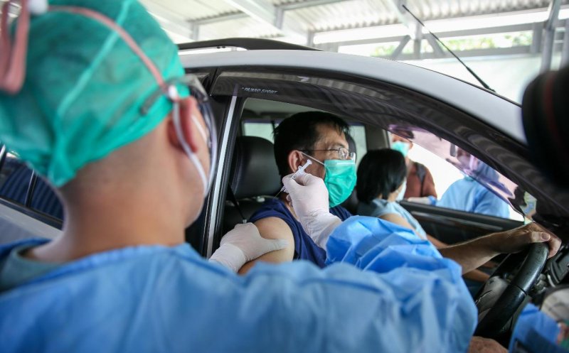 Se pregătesc primele centre de vaccinare drive-thru, cu Pfizer și fără programare