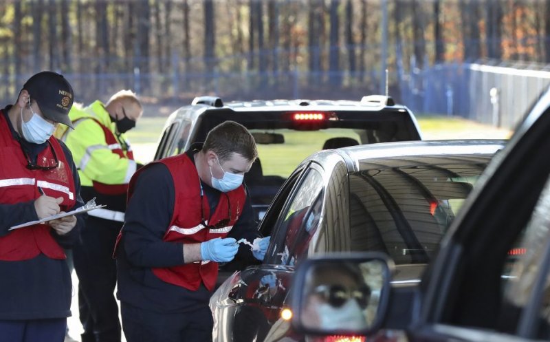 Centrele de vaccinare de tipul drive-thru, funcţionale de la final de aprilie. Vor fi şi la Cluj-Napoca