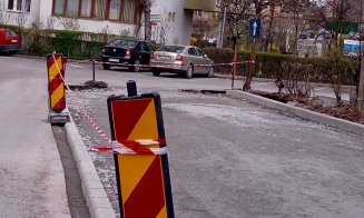 Mănăşturul, împânzit de muncitori care trag tare la borduri şi parcări