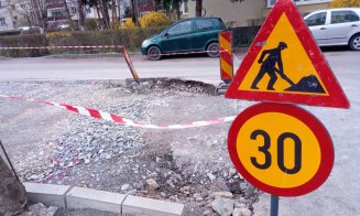 Mănăşturul, împânzit de muncitori care trag tare la borduri şi parcări