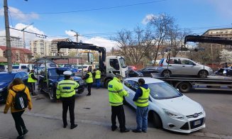 Poliția locală, "curățenie de primăvară" pe o stradă din Cluj-Napoca. Au ridicat toate mașinile dintr-o staţie de bus