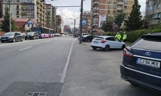 Poliția locală, "curățenie de primăvară" pe o stradă din Cluj-Napoca. Au ridicat toate mașinile parcate aiurea
