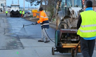 Continuă modernizarea la Turda. A început asfaltarea pe două străzi importante