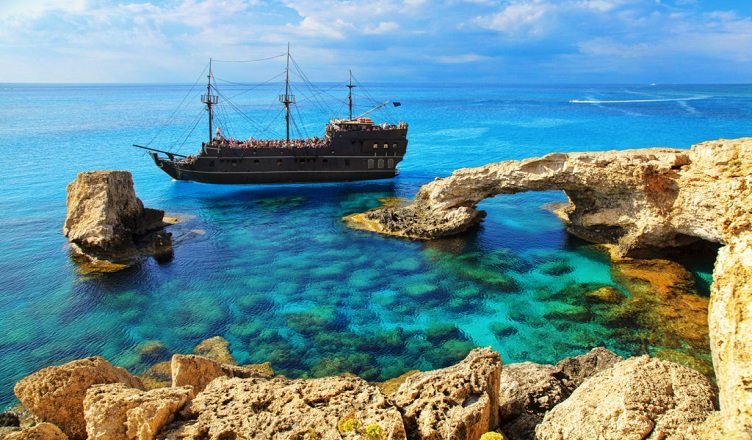 Vacanţă în Cipru din luna mai fără carantină pentru turiștii vaccinați