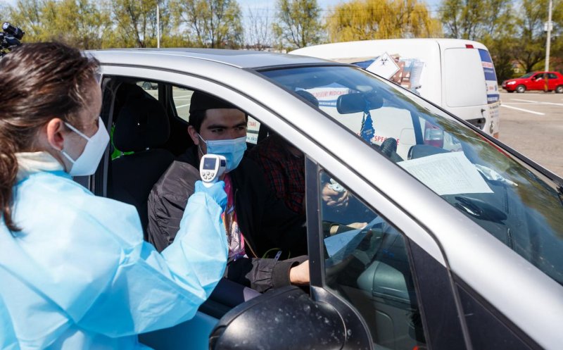Atenţie, clujeni! La centrul drive-through NU se vaccinează persoanele care vin pe jos sau cu bicicleta