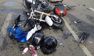 ACCIDENT în Piaţa Gării. Doi tineri au ajuns la spital după ce o autoutilitară a pus la pământ o motocicletă