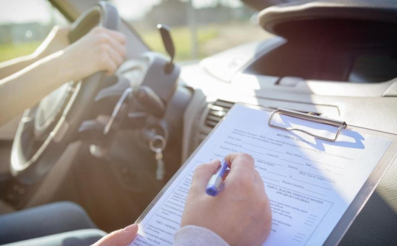 Un programator din Cluj a realizat aplicaţia SoferOnline, destinată celor care se pregătesc pentru examenul auto