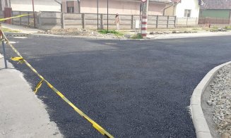 A început asflatarea pe o stradă importantă din Câmpia Turzii. S-a turnat stratul experimental
