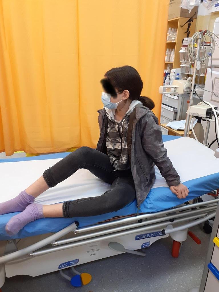 Fetiţă atacată de o haită de câini în Floreşti. Nu i-a venit în ajutor nimeni de pe stradă