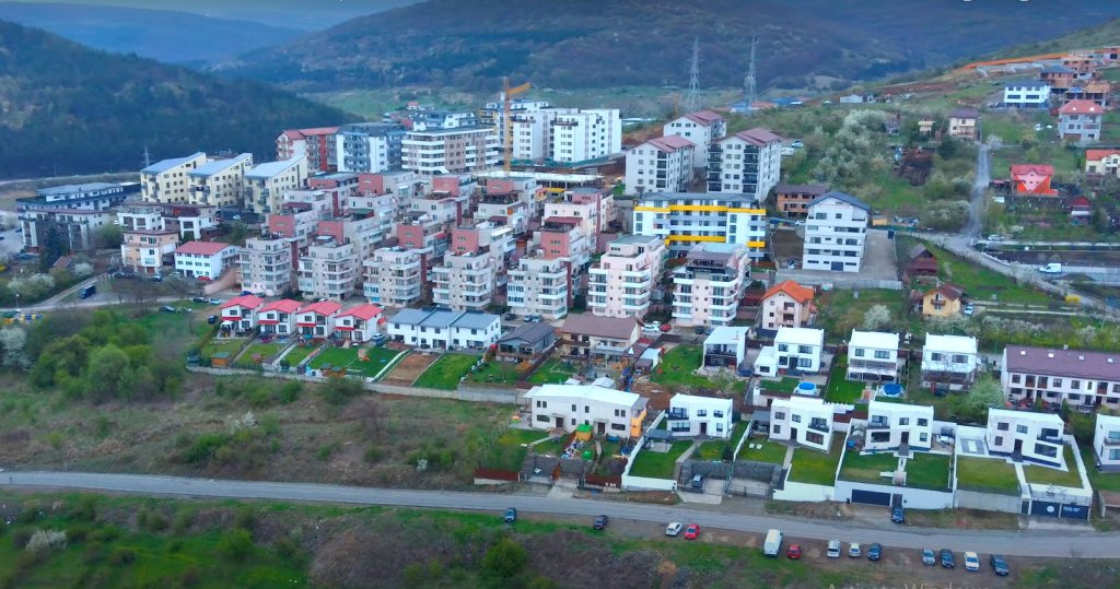 Cum arată de sus cartierul din spate de la VIVO. Filmare cu drona