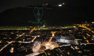 Felicitări, Braşov! Imagini impresionante de la slujba de Înviere din Piaţa Sfatului