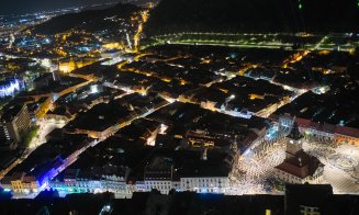 Felicitări, Braşov! Imagini impresionante de la slujba de Înviere din Piaţa Sfatului