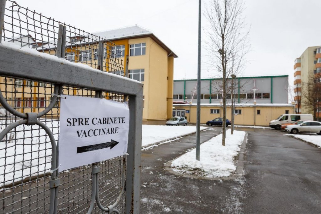 Purtătorul de cuvânt al Patriarhiei: "M-am cutremurat când unii, declaraţi zgomotos antivaccinişti, din rândul clerului, au comparat vaccinul cu Sfânta Împărtăşanie"