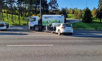 Un tânăr alcoolizat a intrat într-o "gunoierniță" pe Calea Florești