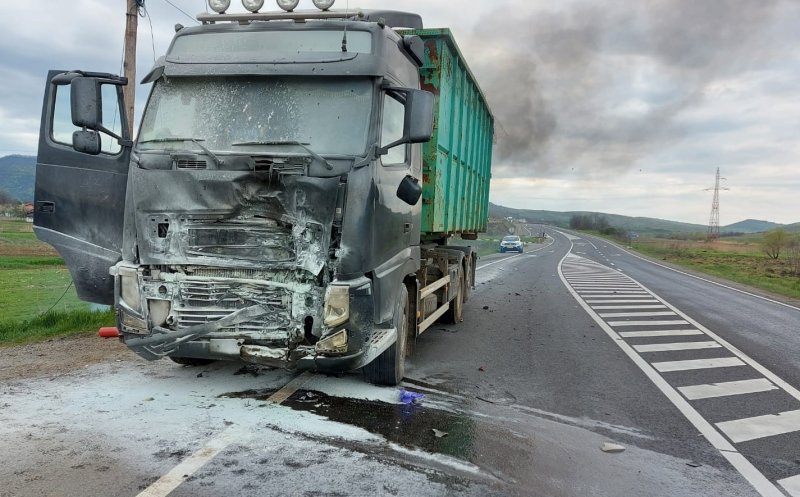 Accident Cluj: Impact între o motocicletă și un TIR în Căpuș/ Motociclistul a murit
