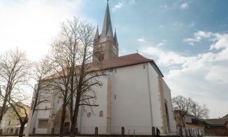 Decorint a restaurat o biserică veche de 700 de ani. VEZI cum arată "bijuteria" din Turda