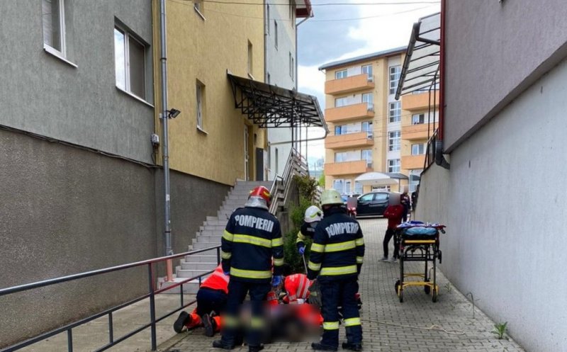 Două instituții anchetează moartea muncitorului prăbușit de pe acoperiș în Gheorgheni