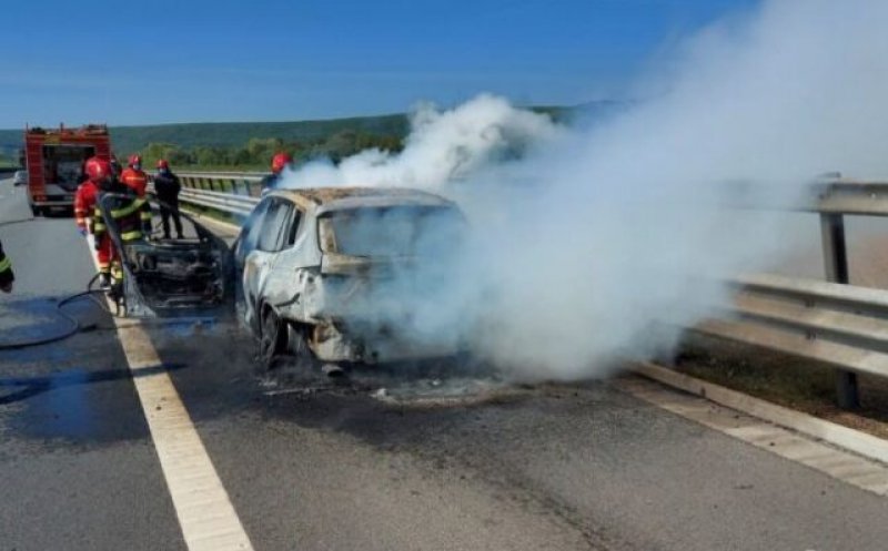 O limuzină s-a făcut scrum pe Autostrada - Sebeș Turda