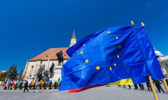 Cum a fost sărbătorită Ziua Europei la Cluj. Muzică militară și baloane colorate în Piața Unirii