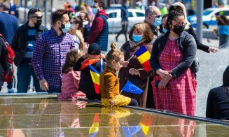 Cum a fost sărbătorită Ziua Europei la Cluj. Muzică militară și baloane colorate în Piața Unirii