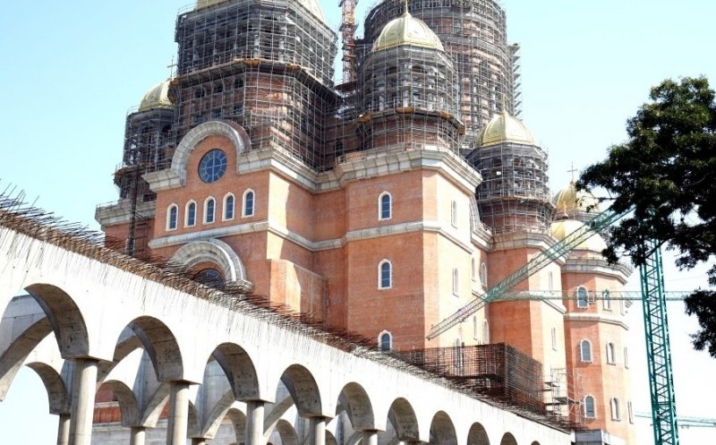 Emanuel Ungureanu: „Cum ar fi să avem un centru de vaccinare în Catedrala Neamului?” Ce rol i-ar da Patriarhului Daniel
