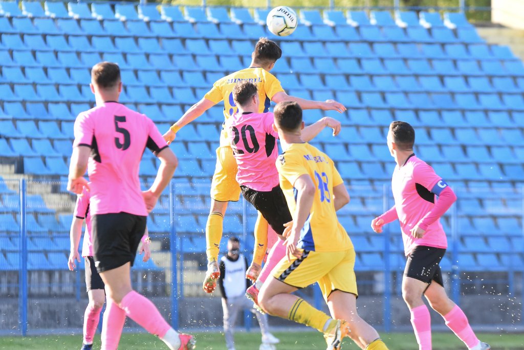 Luptă intensă pentru promovarea în Liga a 2-a. Unirea Dej se duelează cu Minaurul lui Miriuță