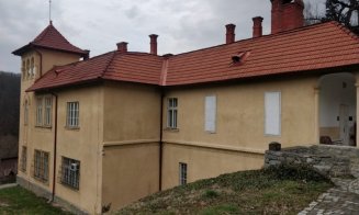 Expoziție de icoane pe sticlă, la Muzeul Memorial Octavian Goga din Ciucea