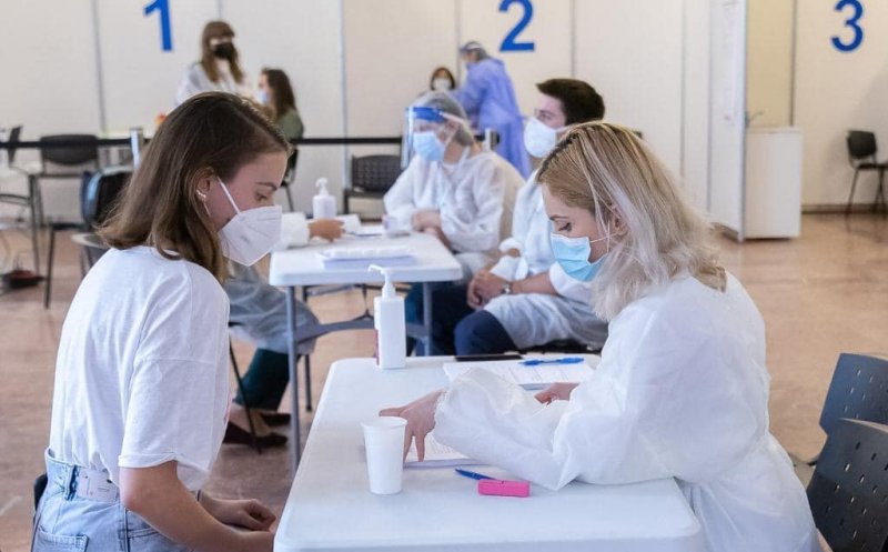 Maraton de vaccinare la fabrica Terapia. S-au aliat BT, Farmec și "U" Cluj