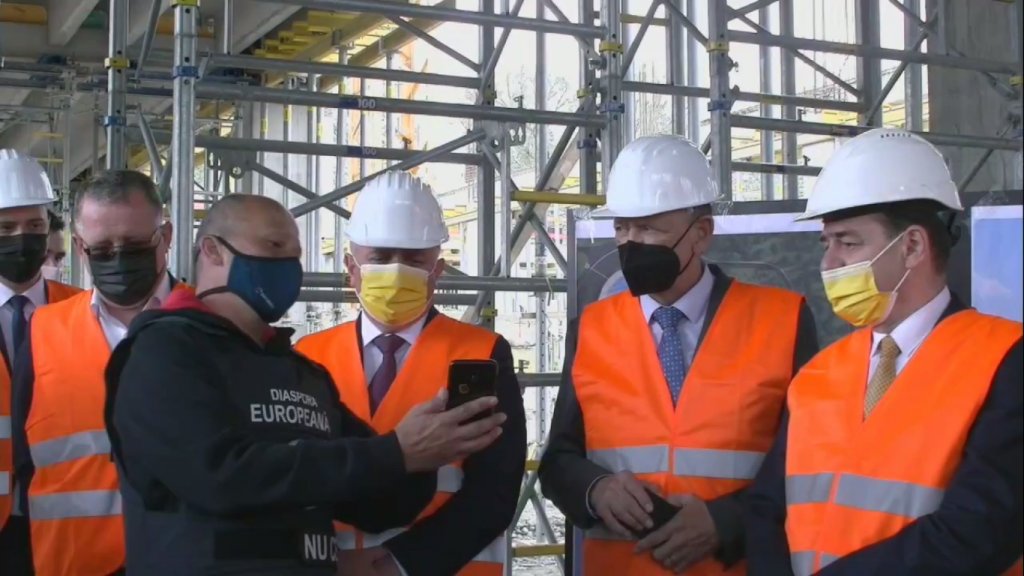 Scandal la Turda. Președintele PNL, abordat de un protestatar