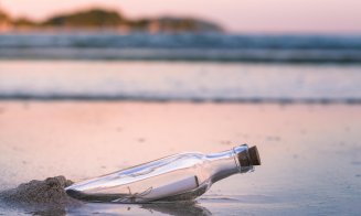 O sticlă misterioasă a fost găsită de un pescar pe plajă. Ce mesaj conținea scrisoarea din interiorul ei