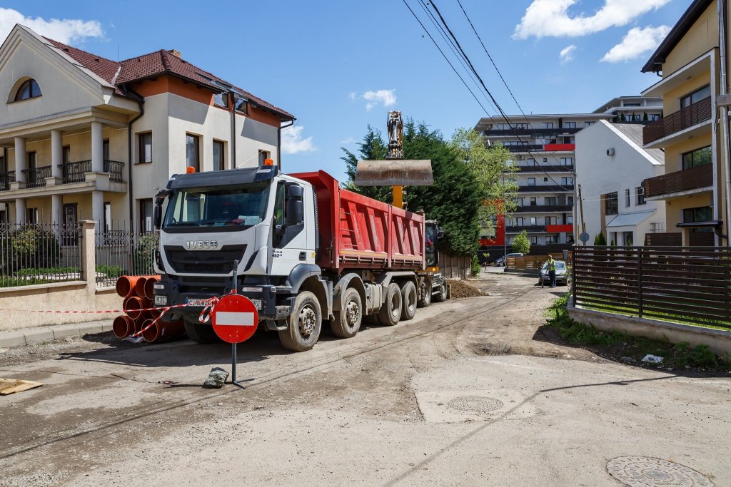 4 luni de șantier pe strada Mozart. Au început lucrările