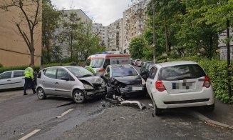 Accident pe o stradă din Mănăștur. O tânără a ajuns la spital